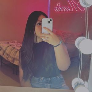 Meet your Posher, Alexia